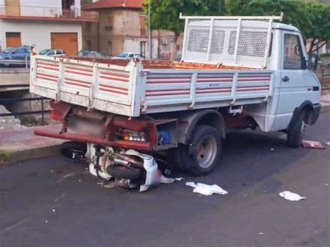 Messina Grave Incidente A Giampilieri Investono Autocarro