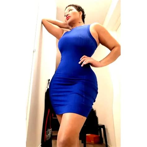 Sarah Fonteyna In Public Inserts The Heel Of Her Shoe And Takes Out A Lot Of Pussy Cream XHamster