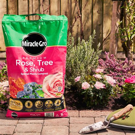 Miracle Gro® Premium Rose Tree And Shrub Compost 40 Litres