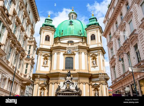 Viena Austria La Peterskirche Iglesia De San Pedro Barroca Iglesia