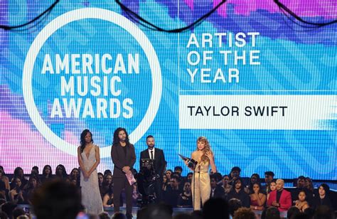 Factbox: Key winners at the 2022 American Music Awards | Reuters