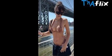 Emily Ratajkowski Breasts Bikini Scene In Emily Ratajkowski Sizzles In Sexy Bikini Photoshoot