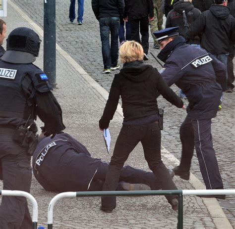 Gewalt Gegen Polizei Den Begriff Bulle Haben Richter Quasi