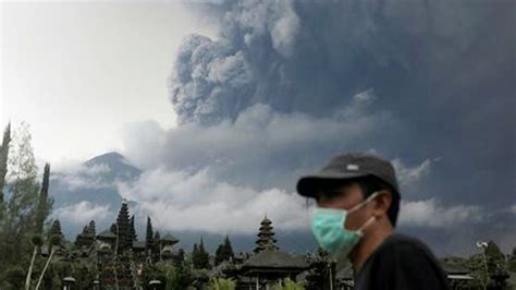 Thousands Stranded As Bali Volcano Alert Raised To Highest Level Daily Times