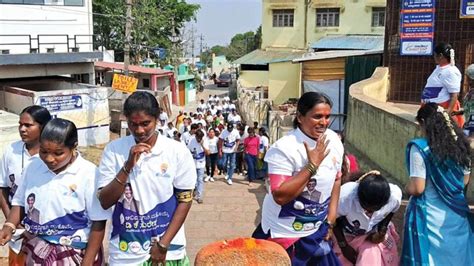 Fans Climb Chamundi Hill Steps To Pray For Dk Sureshs Victory Star