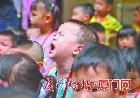 宝宝入园一周还哭着不肯上学 部分幼儿园允许家长陪读 城事 东南网厦门频道