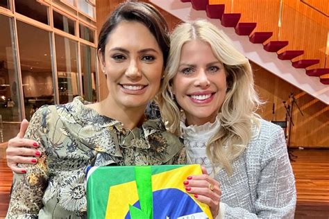 Karina Bacchi Visita Michelle Bolsonaro Momento De Oração E Comunhão