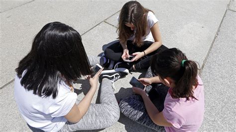 La Xunta Extender La Prohibici N Del Uso De Tel Fonos M Viles Al