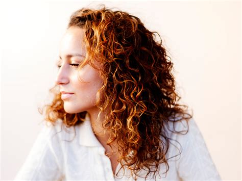 Curly Girl Methode Verzorgingstips Voor Krullend Haar Natuur Kapper