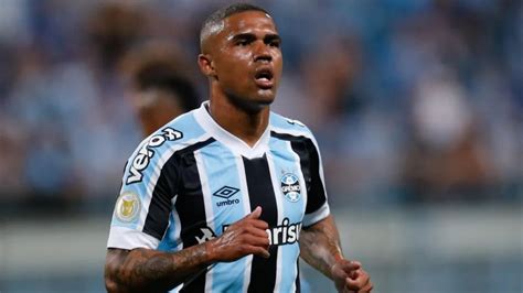 Douglas Costa