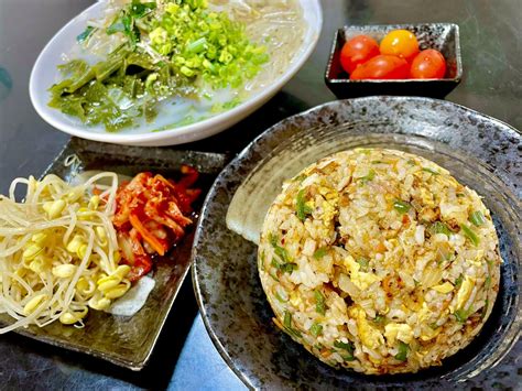 たつ On Twitter Todays Lunch 炒飯 とんこつラーメン（いただきもの） とんこつラーメンはワカメがたっぷり