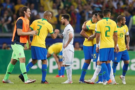 Els Jugadors Del Brasil Carreguen Contra Messi I L Acusen De No Saber