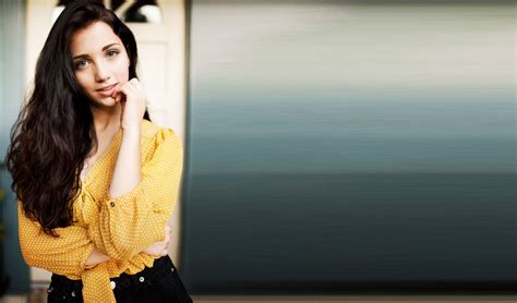 Wallpaper Emily Rudd Model Brunette Women Looking At Viewer Long