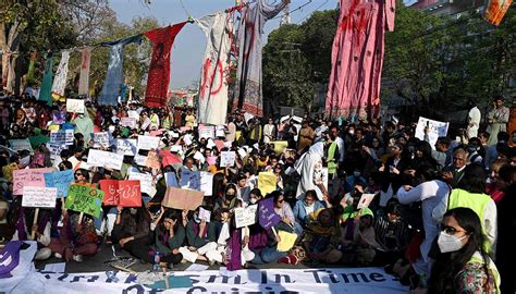 In Pictures Thousands Of Women March In Pakistan Despite Legal Challenges