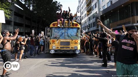 Ee Uu Protestas Se Intensifican Por Tono Marcial De Trump Dw 03