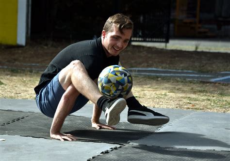 Thionville Ils Sinitient Au Foot Freestyle Avec Un Champion Du Monde