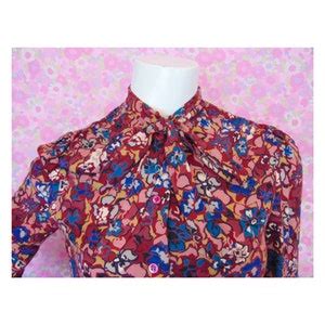 Vintage S Pussy Bow Blouse Floral Shirt Secretary Blouse Ditsy Floral Boho Blouse
