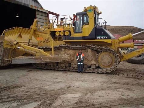 Largest Production Bulldozer Now Operating In The World The Komatsu