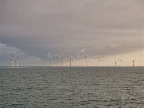 Las Turbinas Eólicas De La Granja Eólica Aberdeen Offshore En El Mar