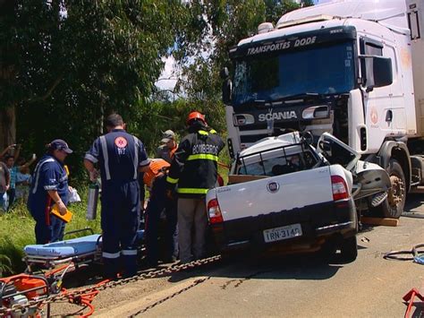 G Passageiro De Caminhonete Morre Em Colis O Contra Carreta No Rs