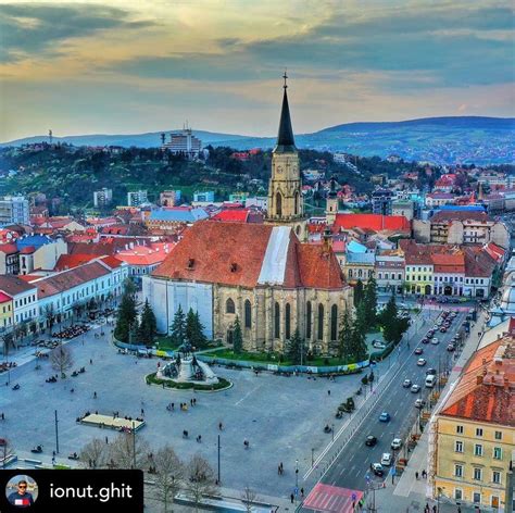 Piata Unirii Scanteia Plina De Viata Din Centrul Orasului Cluj Napoca