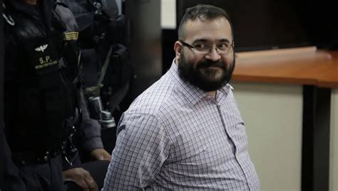 Giran orden de aprehensión contra 7 exfuncionarios de Javier Duarte por