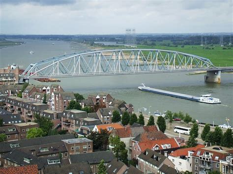 Nijmegen Uitzicht Vanaf Sint Stevenskerk Spoorbrug En Sne Flickr