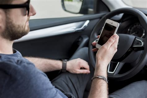 Celular Ao Volante Multa Pode Ficar Mais Cara Com Até O Dobro Do Valor