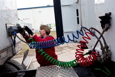 The Revolutionary Routine Of Life As A Female Trucker Women Trucker