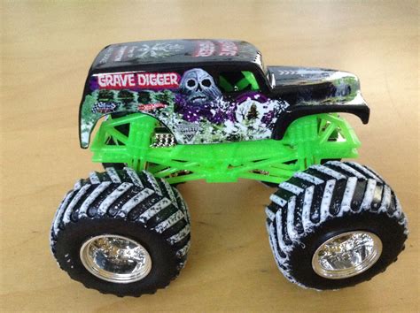 Julian S Hot Wheels Blog Grave Digger Monster Jam Truck Special Holiday Edition Snow Treads