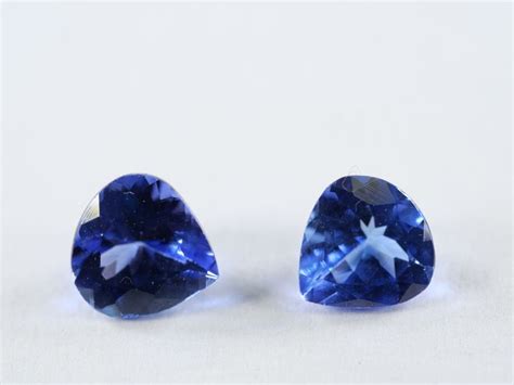 2 Pcs No Reserve Intense Violetish Blue Tanzanite 1 39 Ct Catawiki