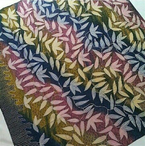 perpaduan motif daun dengan motif pelangi | Motif batik, Instagram ...