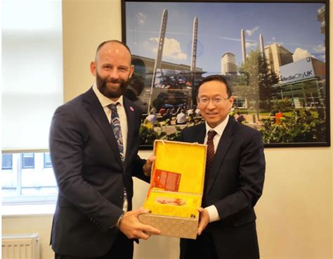 Consul General Tang Rui Meets With Deputy Mayor For Greater Manchester