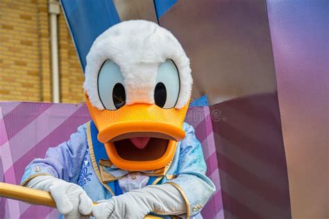 Donald Duck Character At Disney Magic Kingdom Editorial Image Image Of Stage Disney 252135170