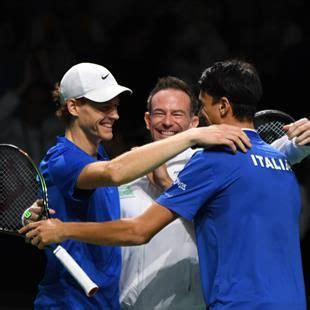 L Italie de Sinner élimine la Serbie de Djokovic au double décisif et