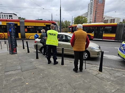 Zderzenie tramwaju z samochodem osobowym Duże utrudnienia Warszawa W