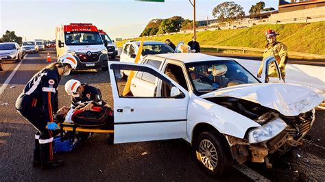 Forte Colis O Entre Tr S Carros Deixa Rodovia Prc Parcialmente