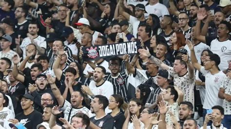 Torcida Do Corinthians Ganha Presente Inesperado Para A Estreia Do