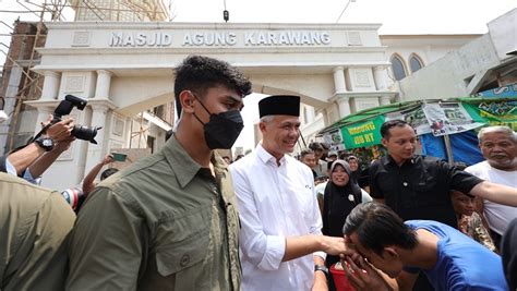 Ganjar Ziarah Ke Makam Syekh Quro Karawang Dinilai Sosok Religius Dan