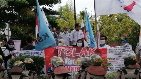 Ribuan Buruh Kembali Demo Dprd Kalsel Tolak Omnibus Law Ruu Cipta Kerja