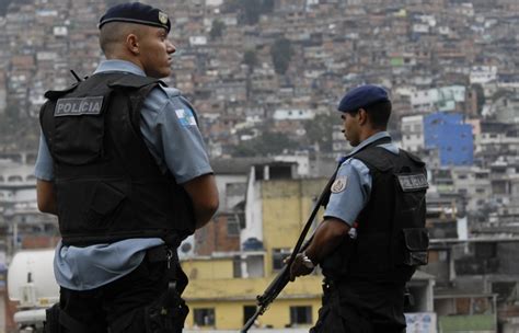 Pol Cia Prende Integrantes De Mil Cia No Rio De Janeiro Brasil