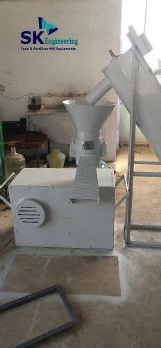 Semi Automatic Poultry And Cattle Pellet Feed Making Machine For