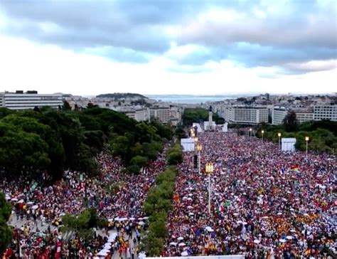 Lisbonne célébration de la messe douverture des Journées mondiales de