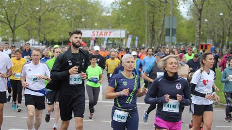 Fotogalerie Bilder Vom 38 Atruvia Baden Marathon In Karlsruhe MeinKA