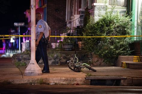 Etats Unis Quatre Morts Et Au Moins Deux Blessés Dans Une Fusillade à Philadelphie