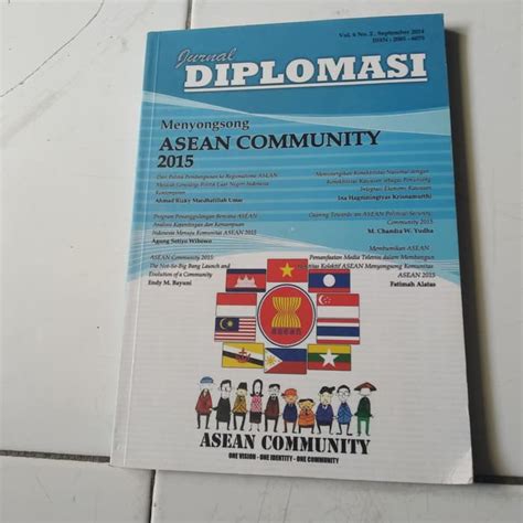 Jual Buku Ori Jurnal Diplomasi Menyongsong Asean Comunity 2015