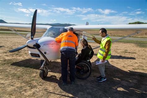 La sisena Jornada d Aviació Adaptada apropa el plaer de volar a 130