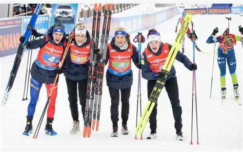 Biathlon Coupe Du Monde Julia Simon En Jaune Quentin Fillon Maillet