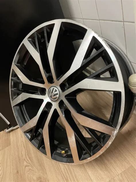 Genuine 19” Vw Golf Gti Gtd Santiago Mk6 Single Alloy Wheel 5g0601025an £295 00 Picclick Uk