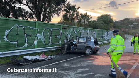 Incidente A Catanzaro Morti 4 Giovani Sulla Statale 106 Video Sky